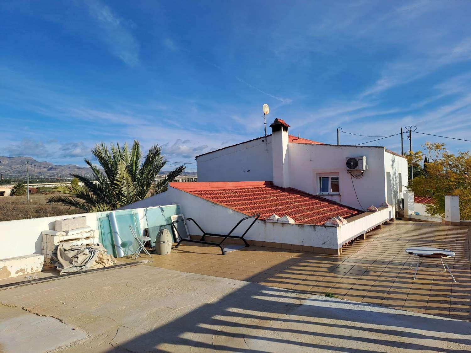 Casa en Venta en Crevillent