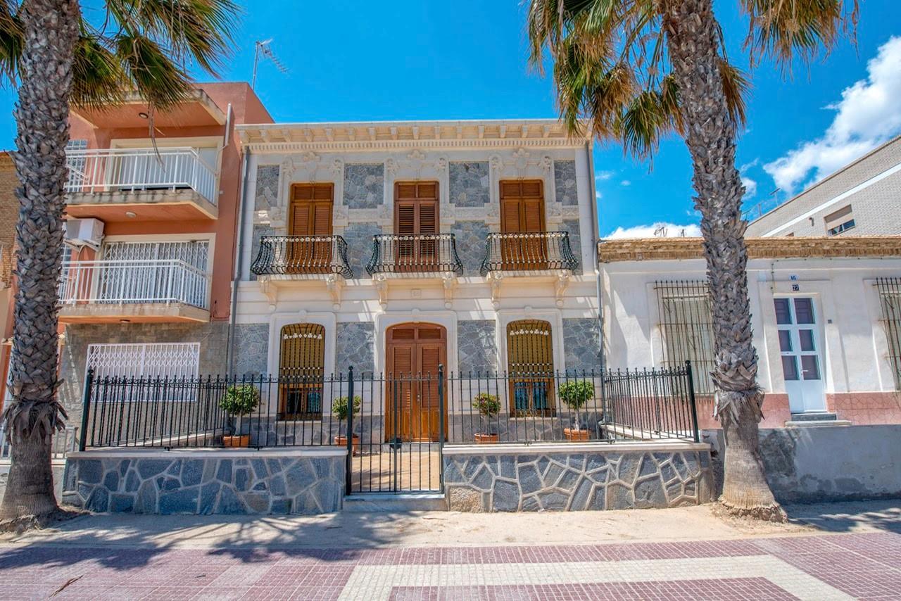 Villa for Sale in Los Alcázares