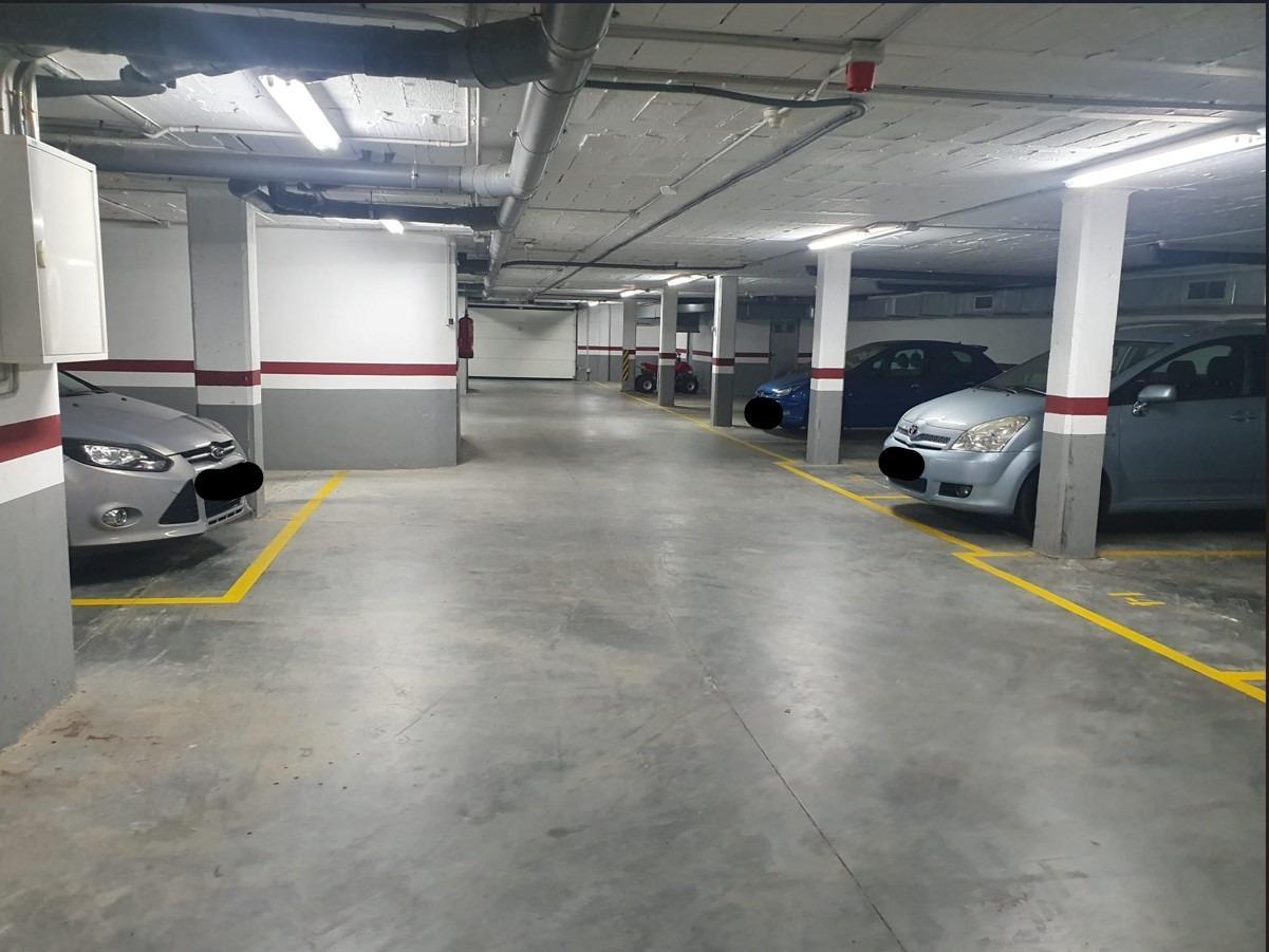 Garage for Sale in Ribeira