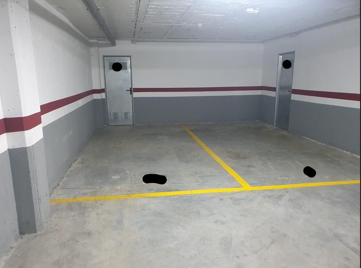 Garage for Sale in Ribeira