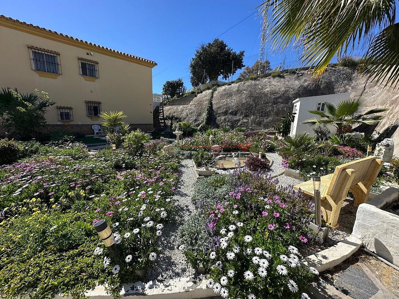 Chalet for Sale in Almayate