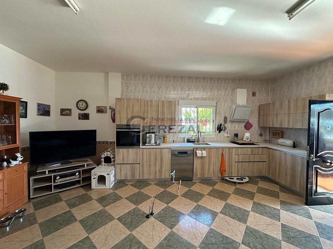 Chalet for Sale in Almayate