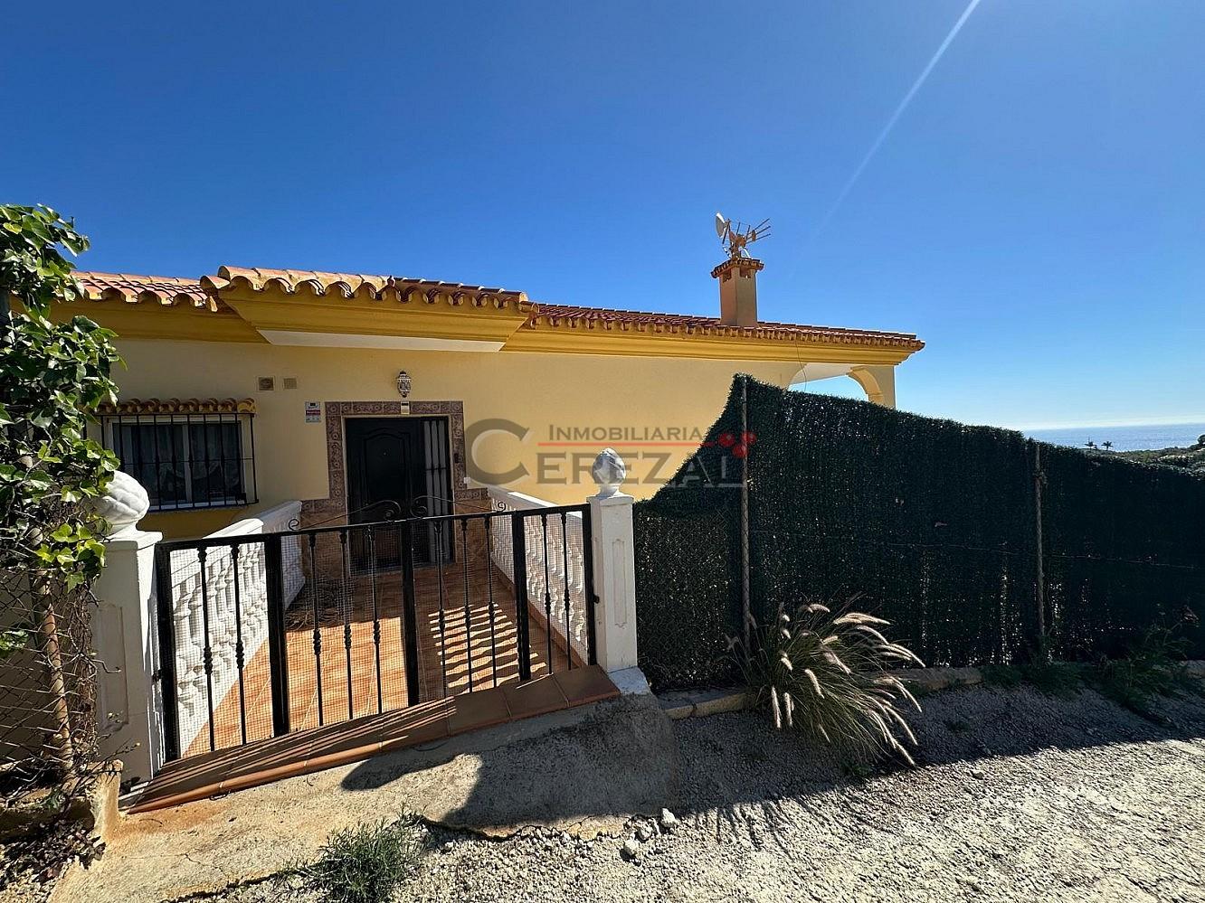 Chalet for Sale in Almayate