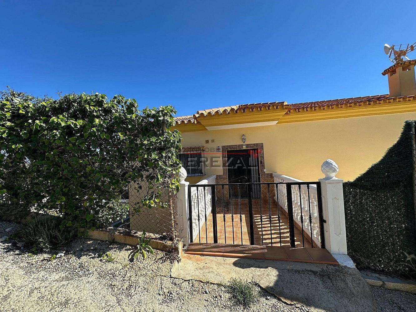Chalet for Sale in Almayate