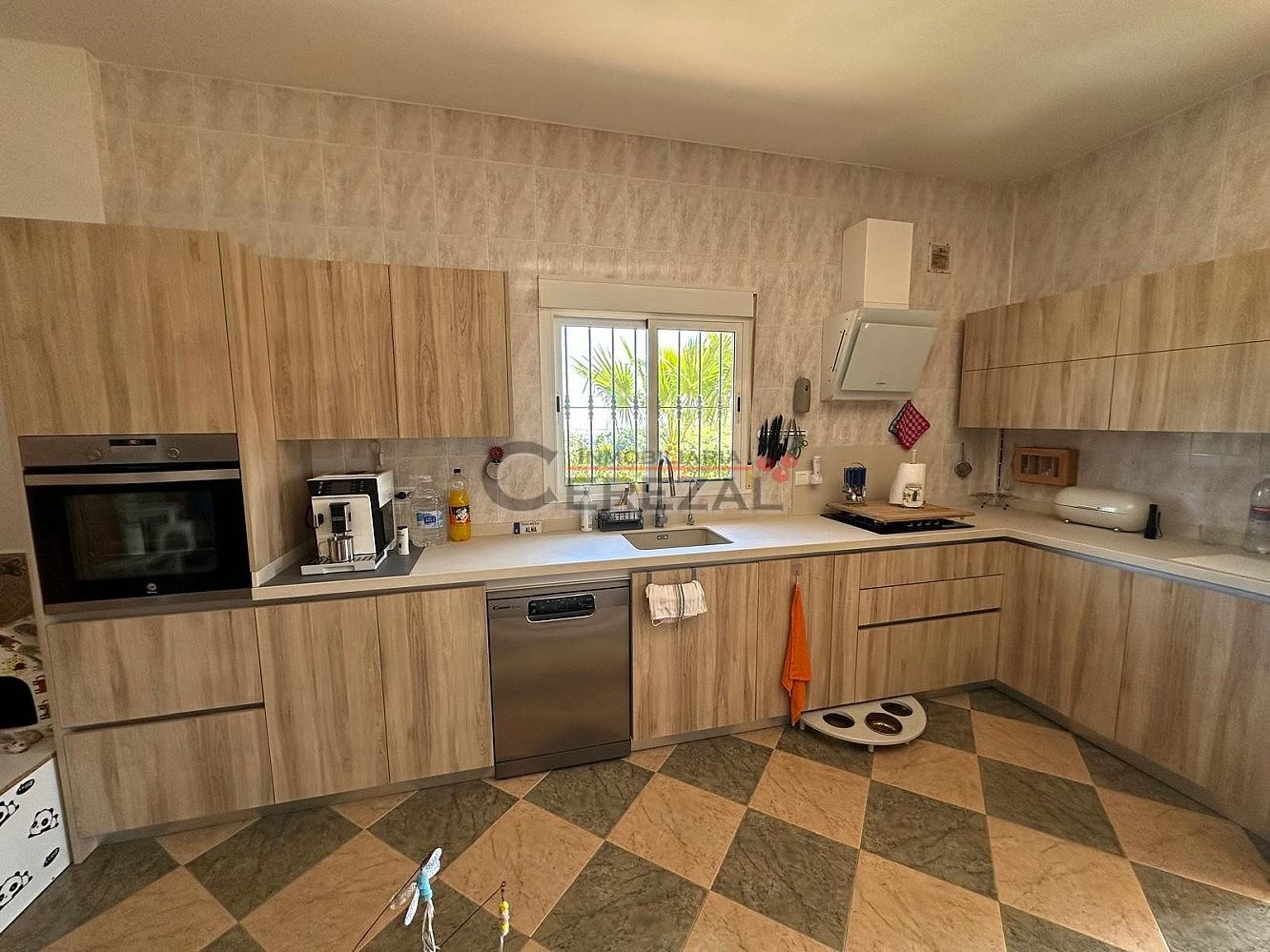Chalet for Sale in Almayate