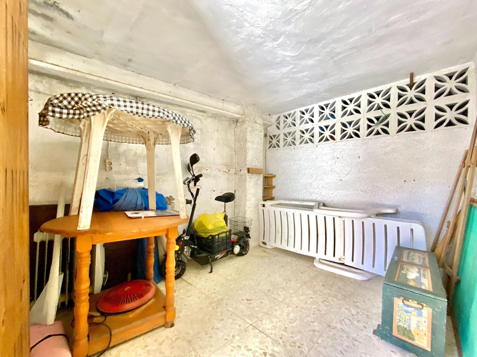 Chalet for Sale in Almuñécar