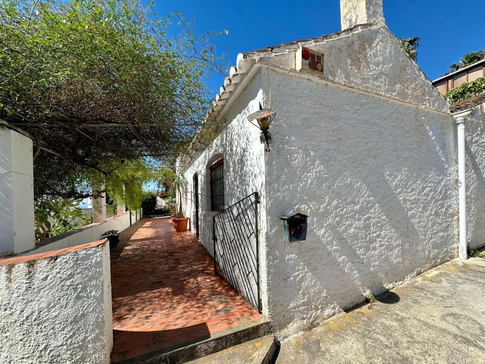 Chalet for Sale in Almuñécar