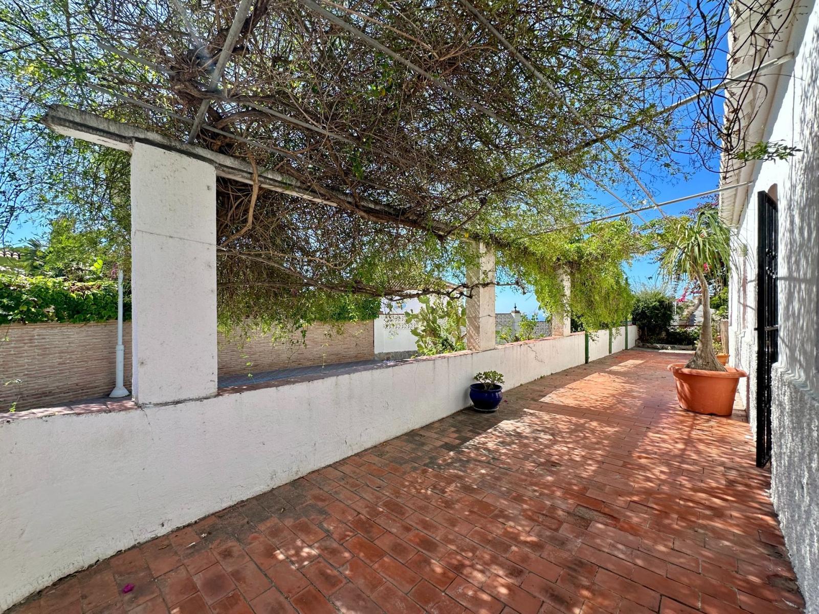 Chalet for Sale in Almuñécar