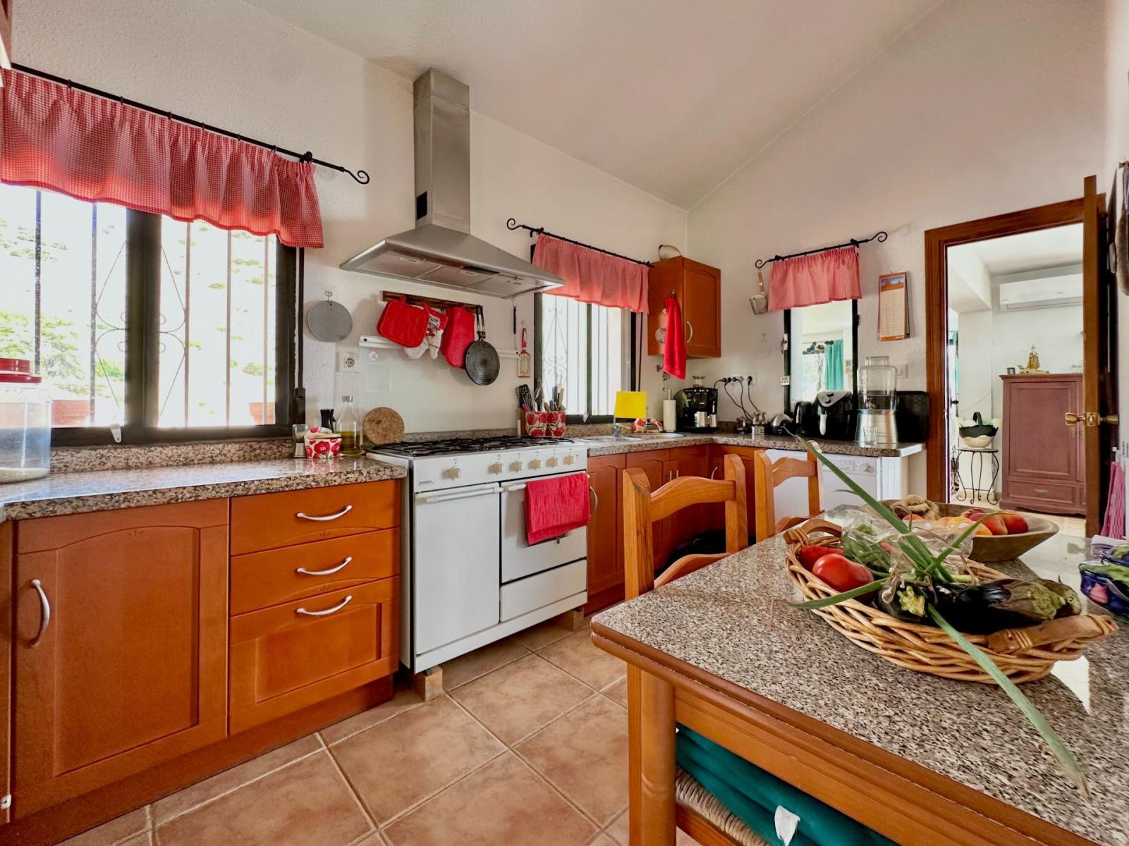 Chalet for Sale in Almuñécar
