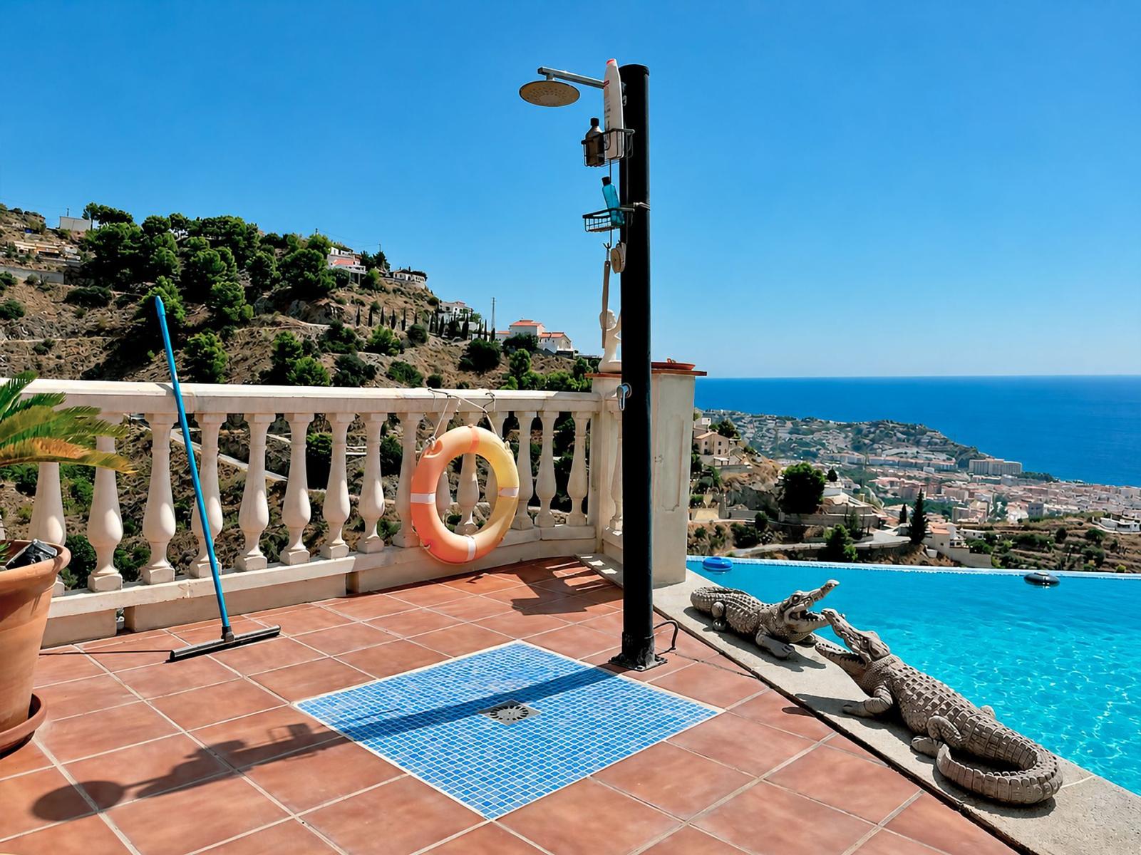 Chalet for Sale in Almuñécar
