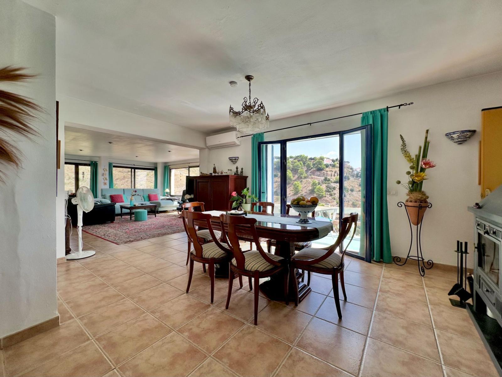 Chalet for Sale in Almuñécar