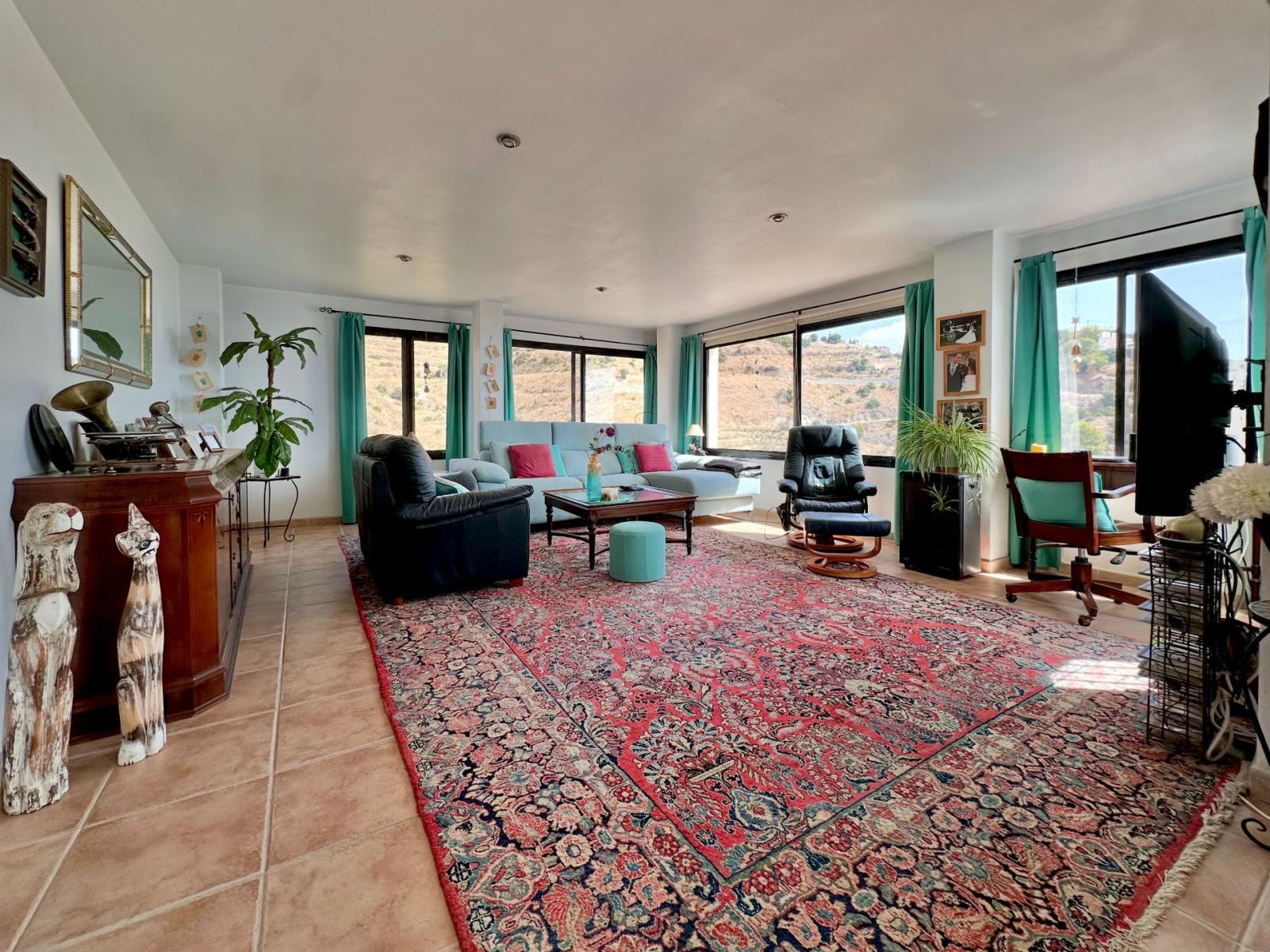 Chalet for Sale in Almuñécar