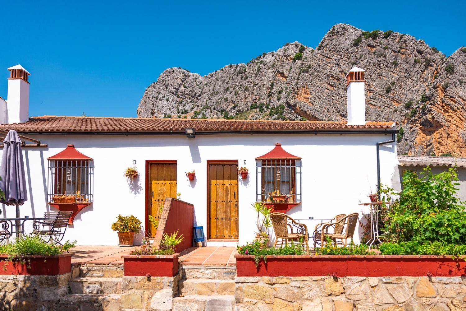 Building for Sale in Montejaque