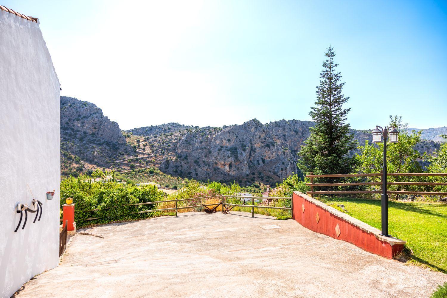 Building for Sale in Montejaque
