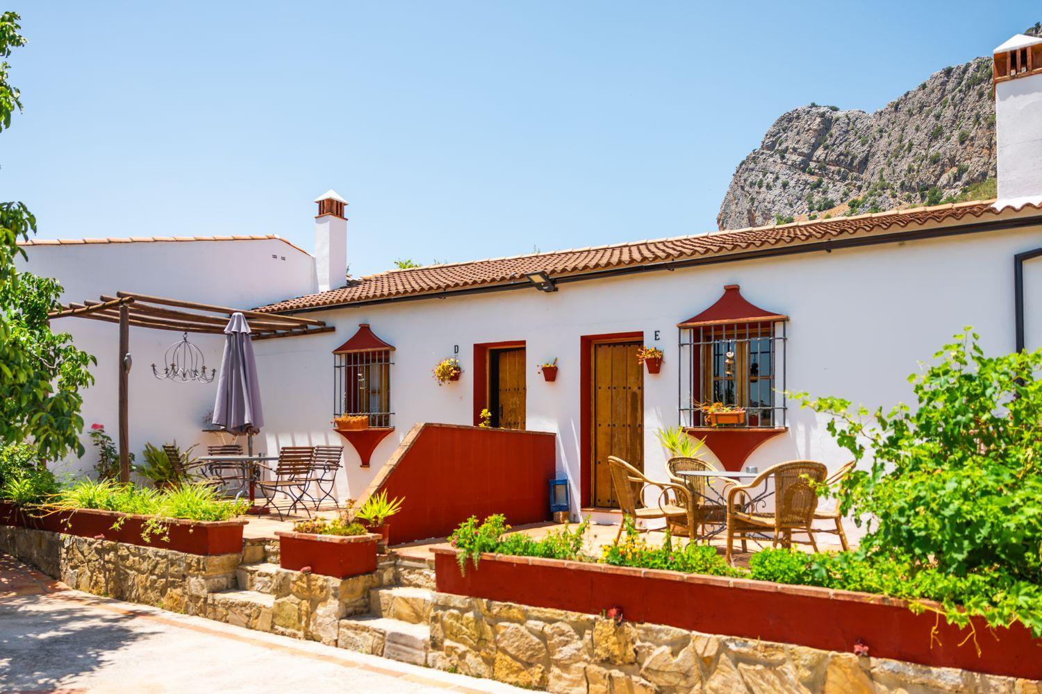 Building for Sale in Montejaque