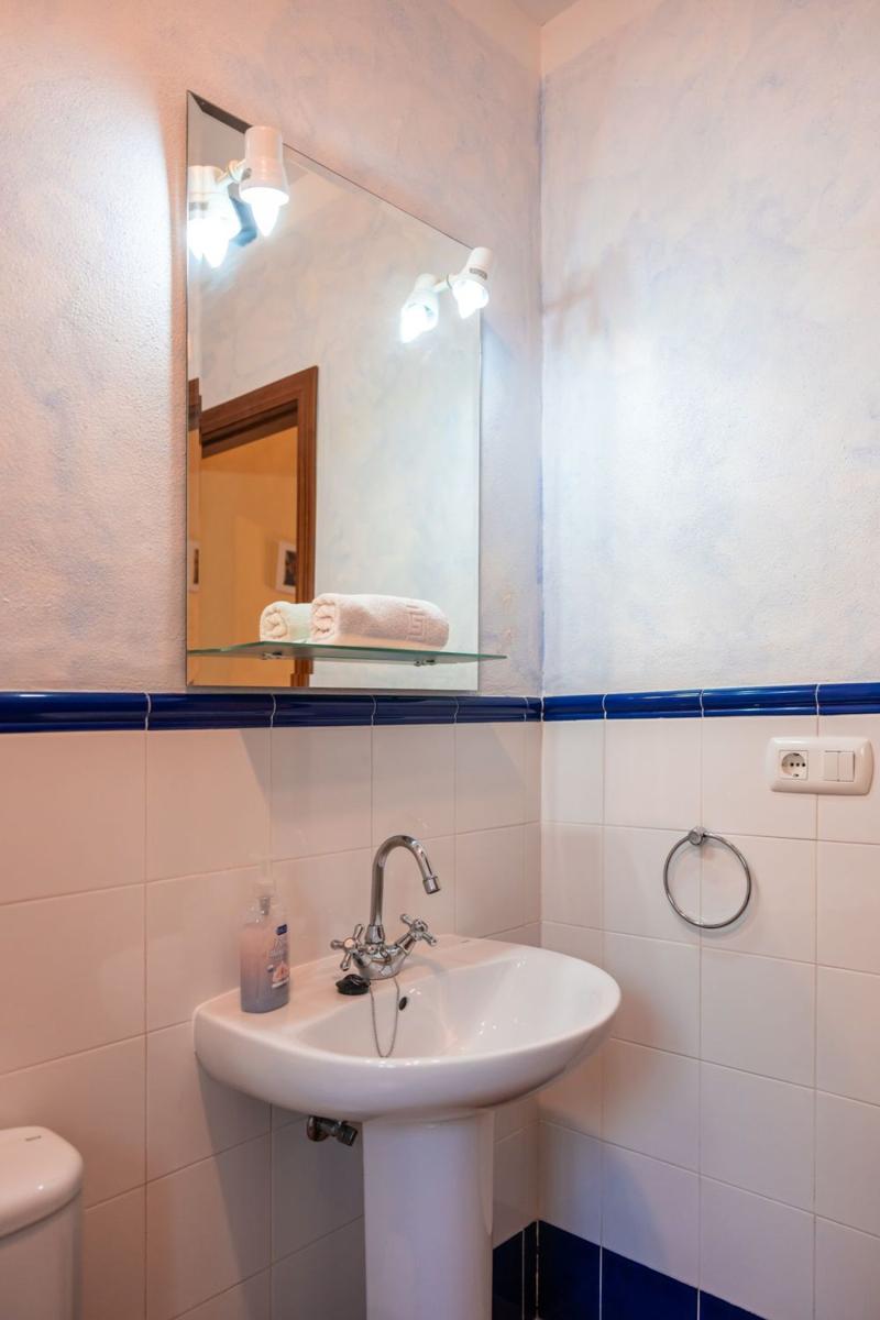 Building for Sale in Montejaque