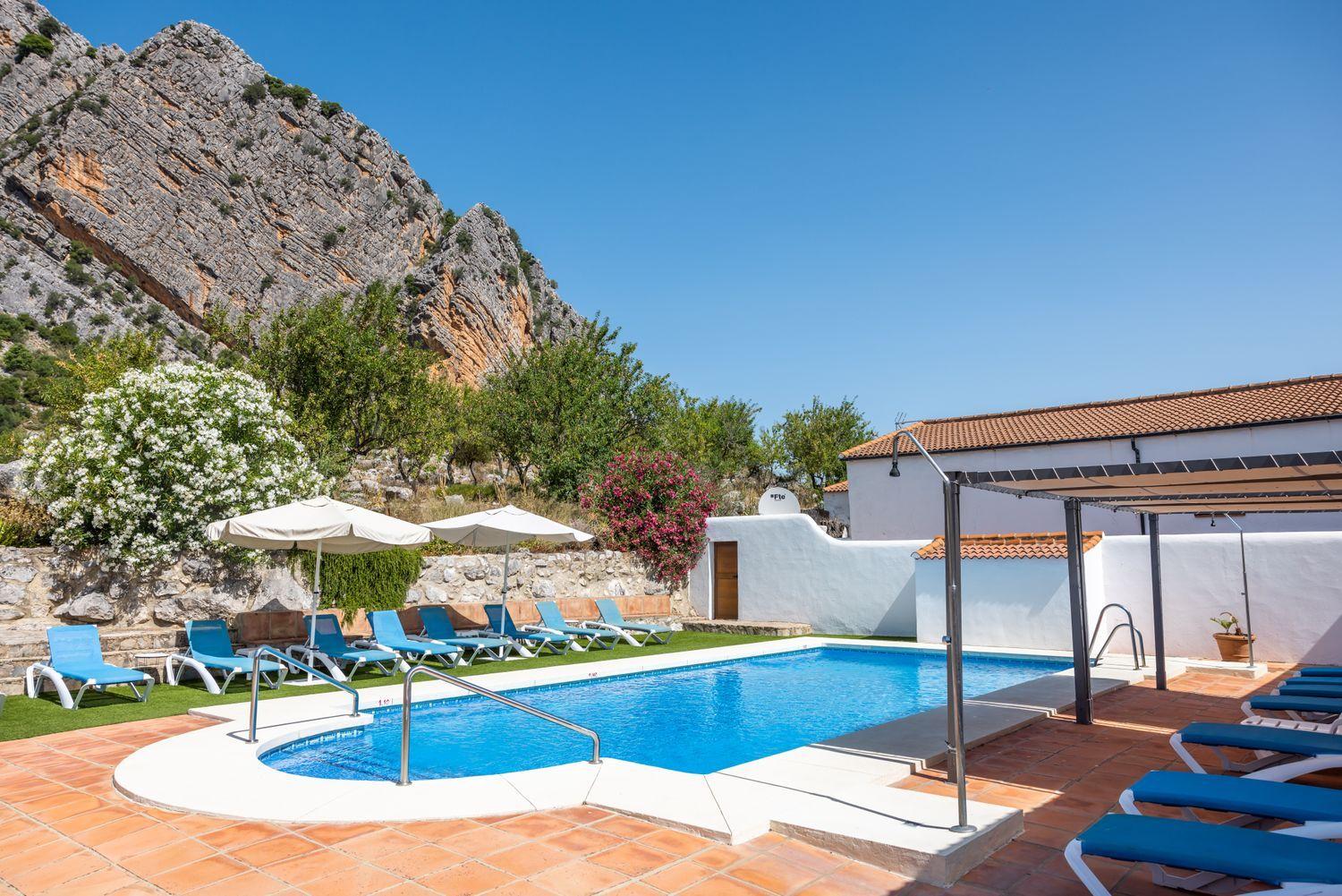 Building for Sale in Montejaque