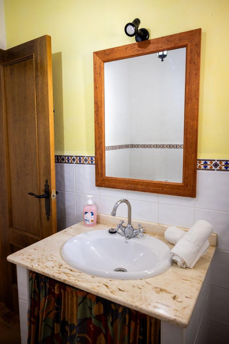 Building for Sale in Montejaque