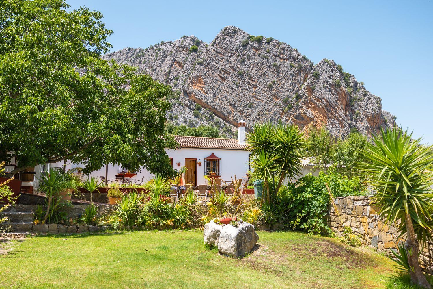 Building for Sale in Montejaque