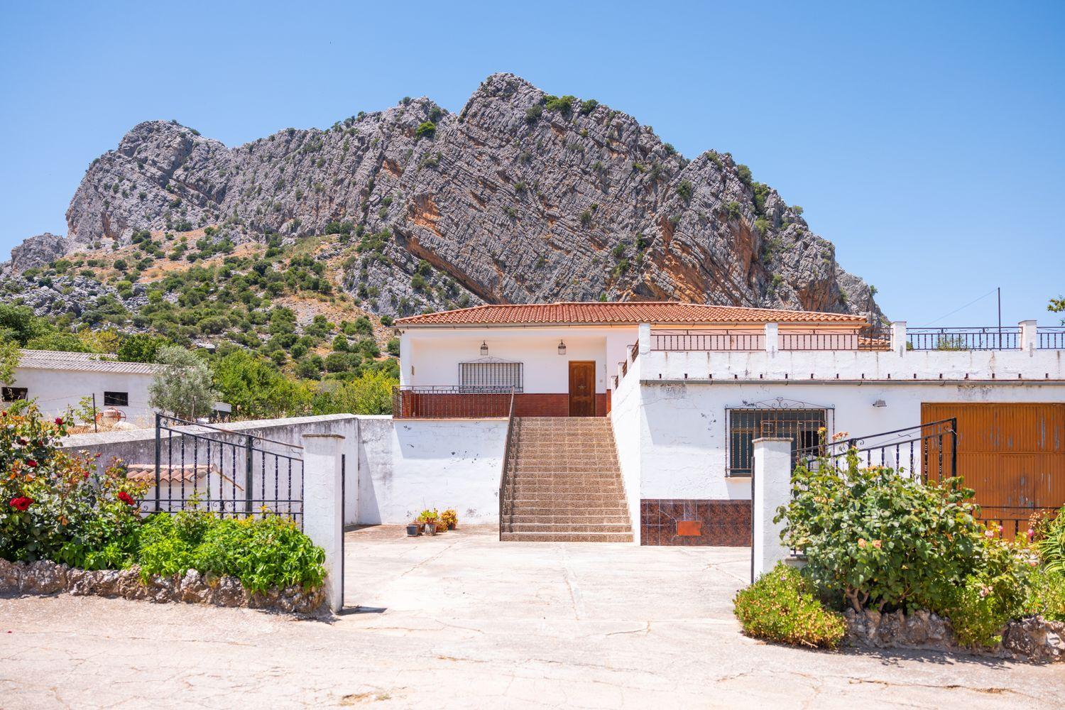 Building for Sale in Montejaque
