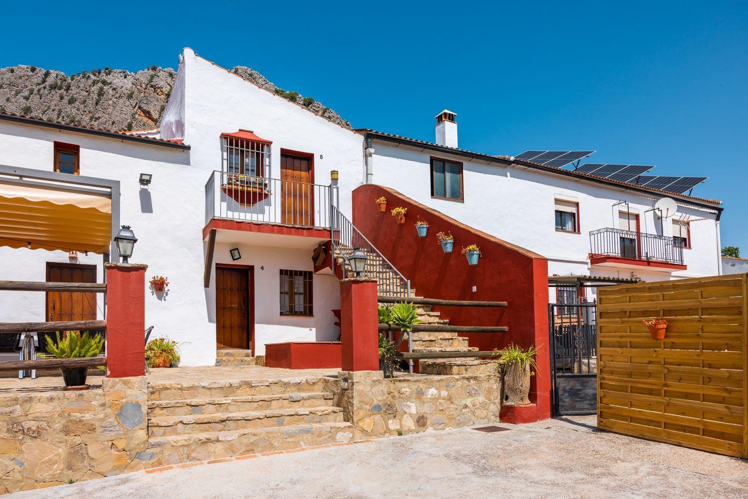 Building for Sale in Montejaque