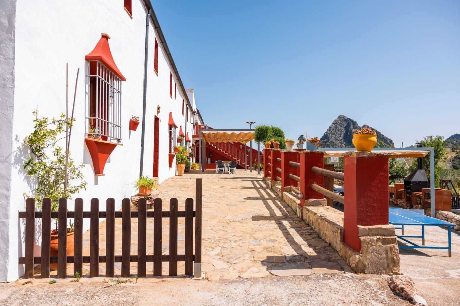 Building for Sale in Montejaque