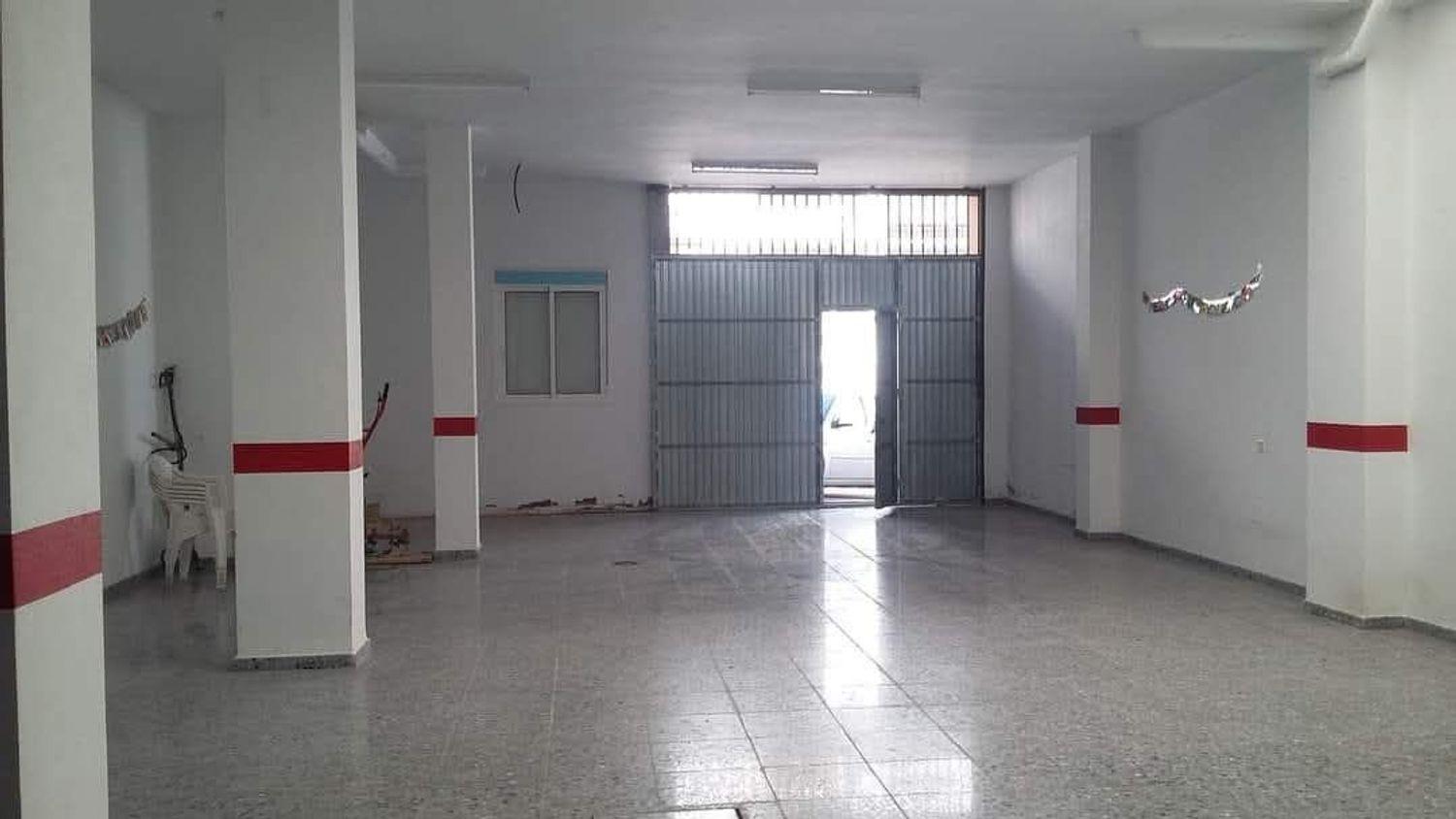 Garage for Sale in Olvera