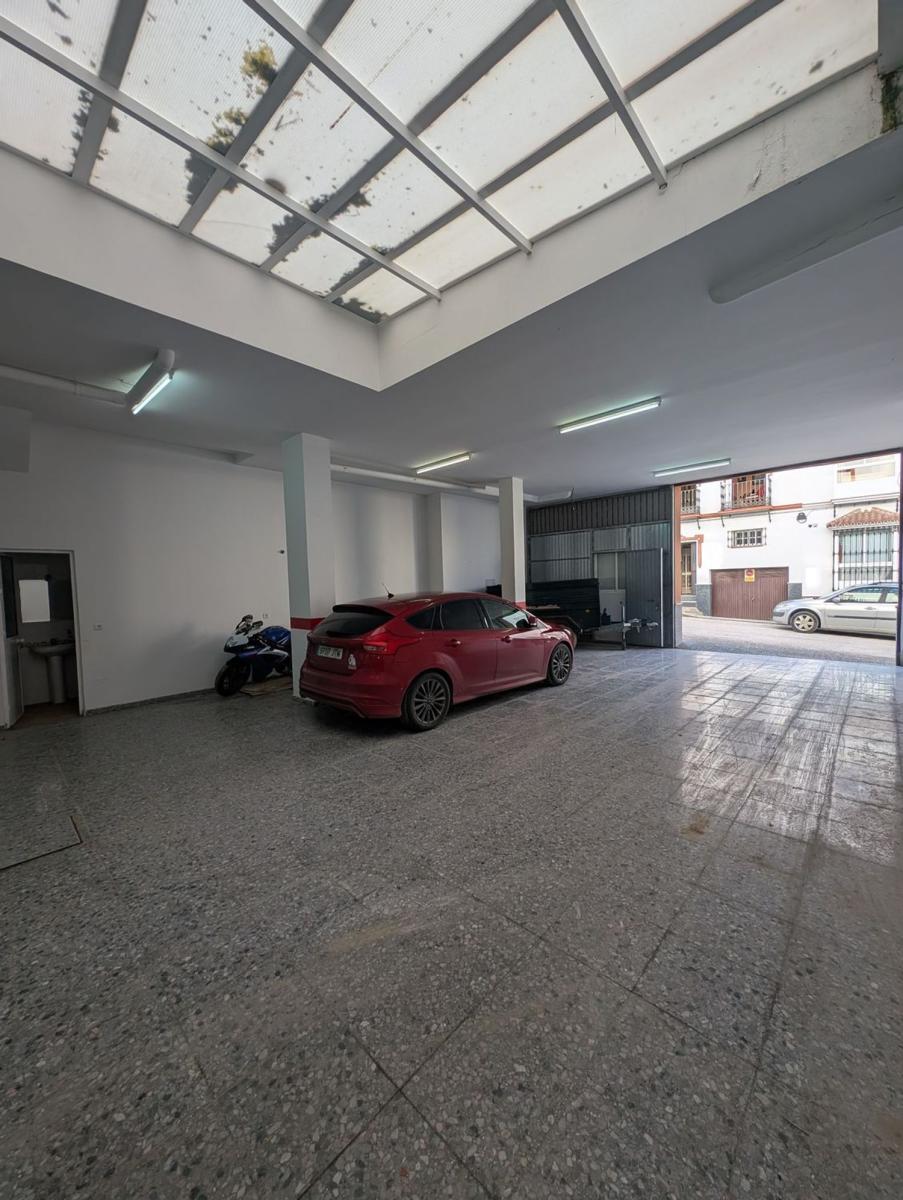Garage for Sale in Olvera