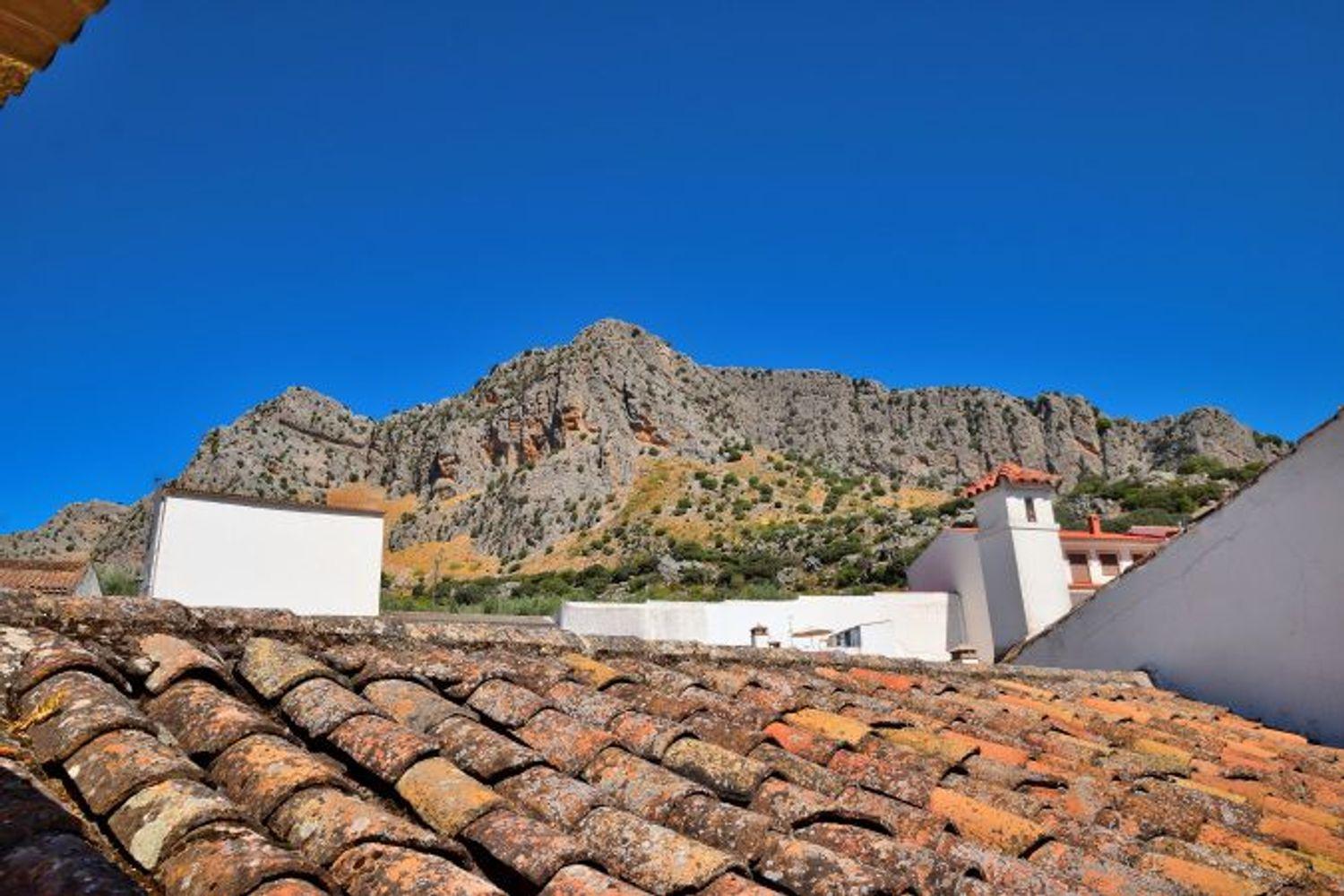 Terraced House for Sale in Montejaque