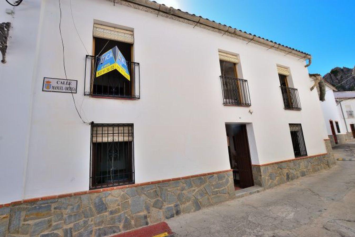 Terraced House for Sale in Montejaque