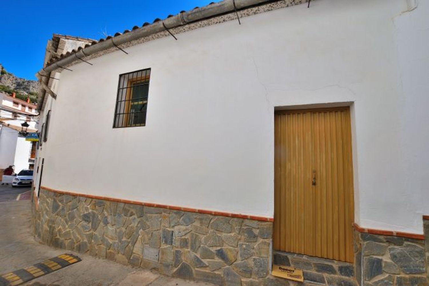 Terraced House for Sale in Montejaque