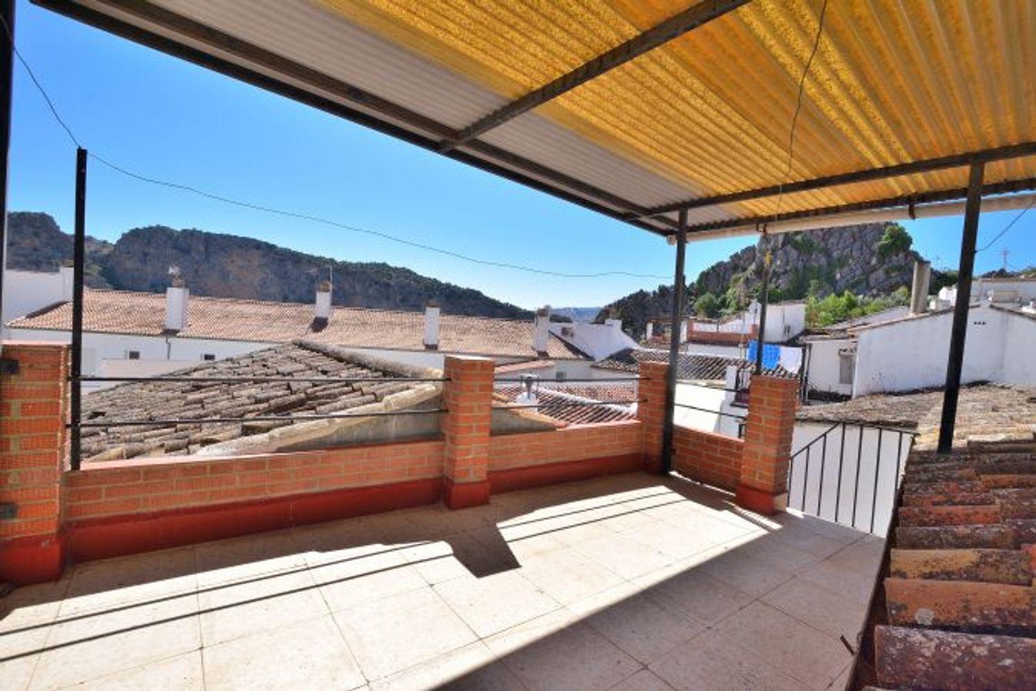 Terraced House for Sale in Montejaque