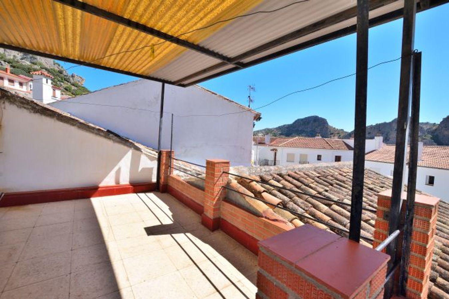 Terraced House for Sale in Montejaque