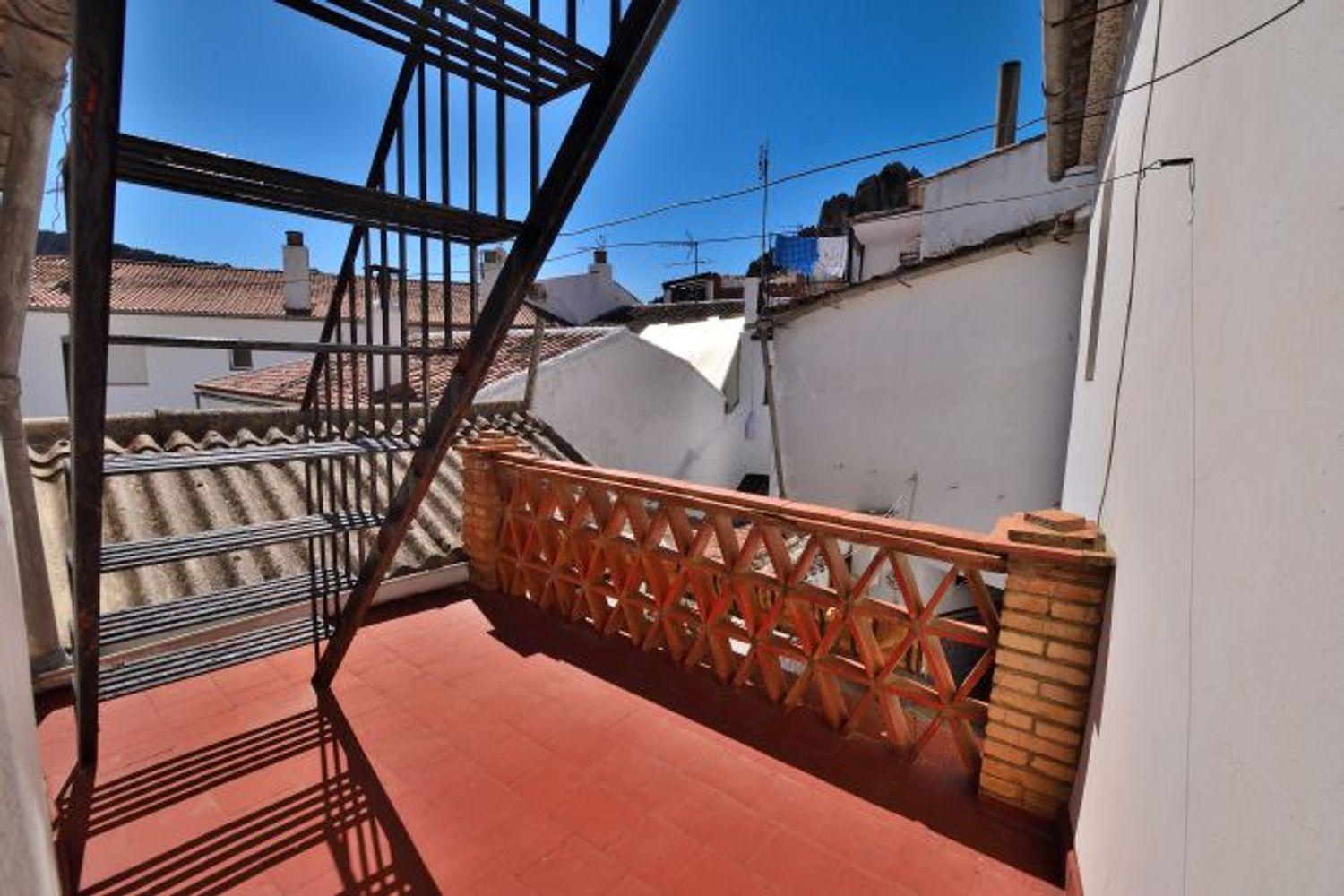 Terraced House for Sale in Montejaque