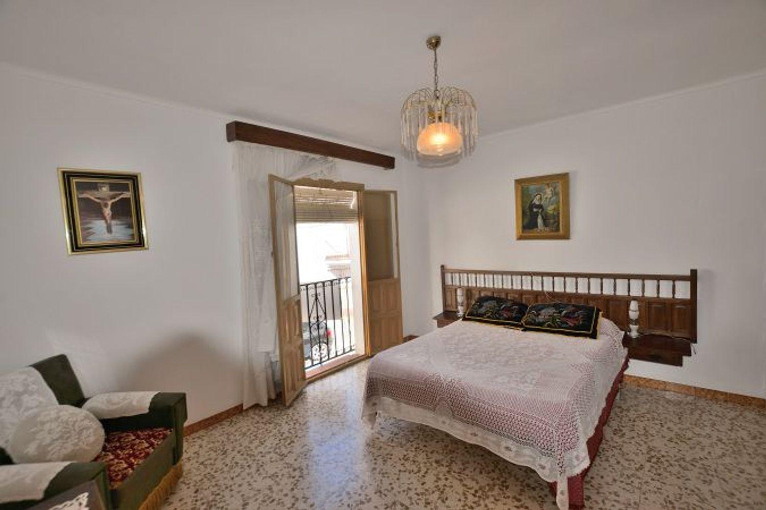 Terraced House for Sale in Montejaque