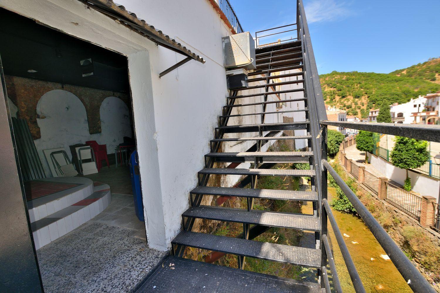 Premise for Sale in Igualeja