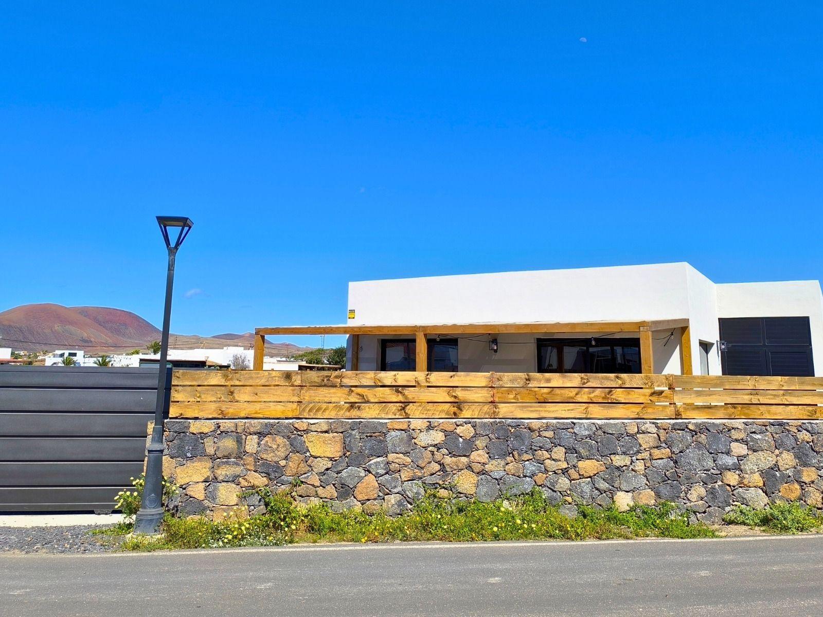 Chalet for Sale in La Oliva