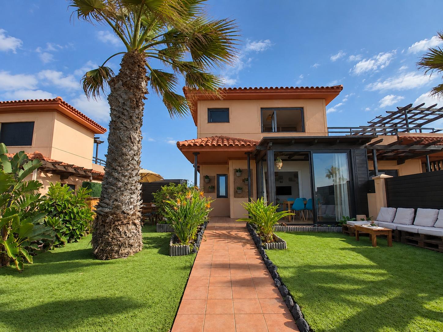 Chalet for Sale in La Oliva