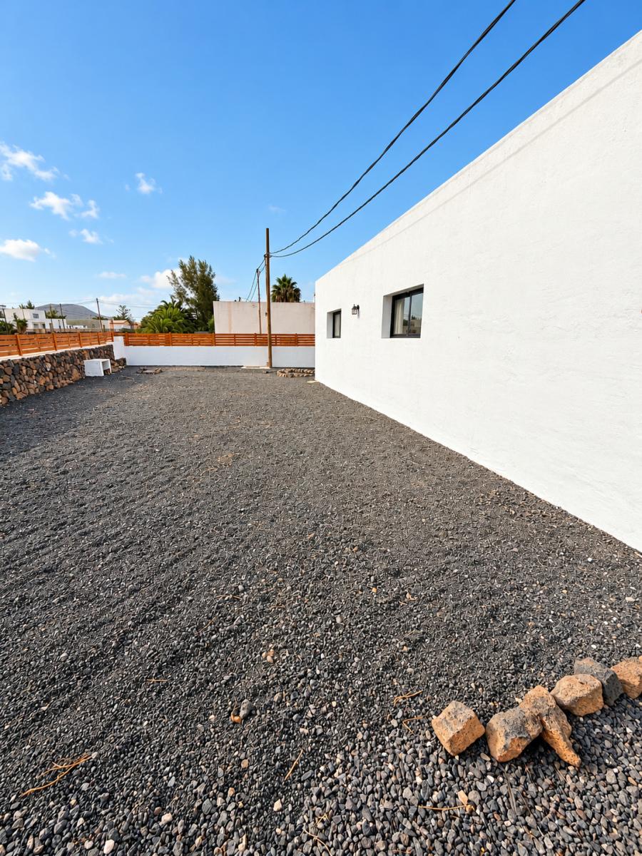 Chalet for Sale in La Oliva