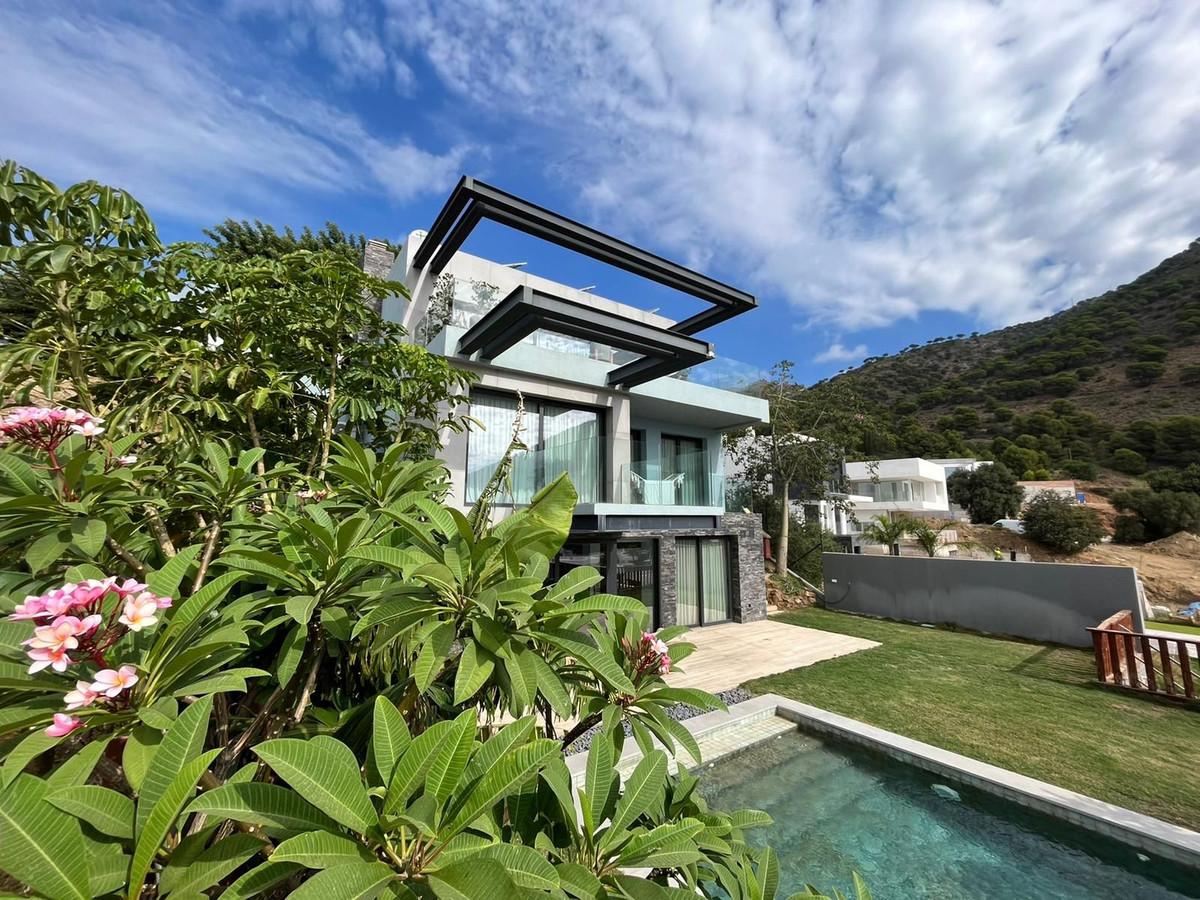 Villa for Sale in Benalmádena