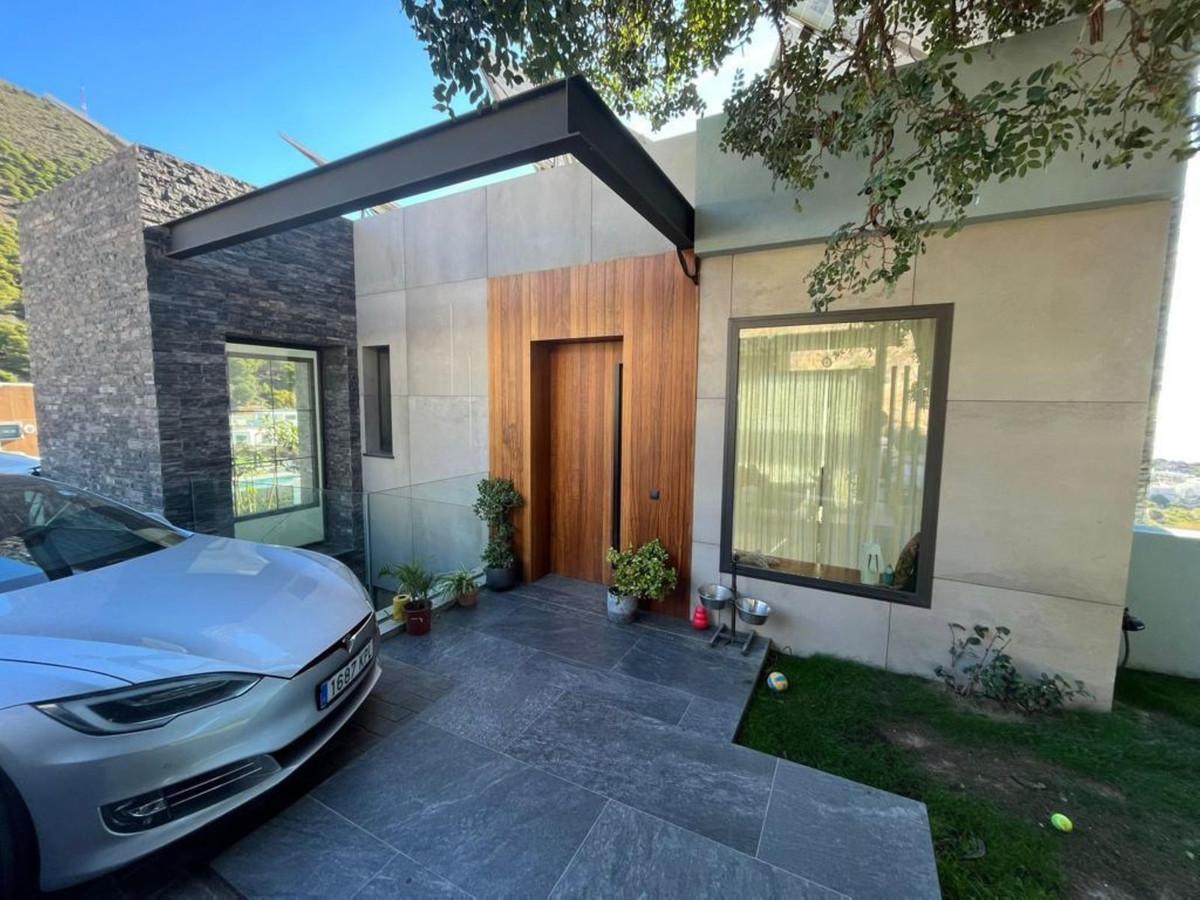 Villa for Sale in Benalmádena