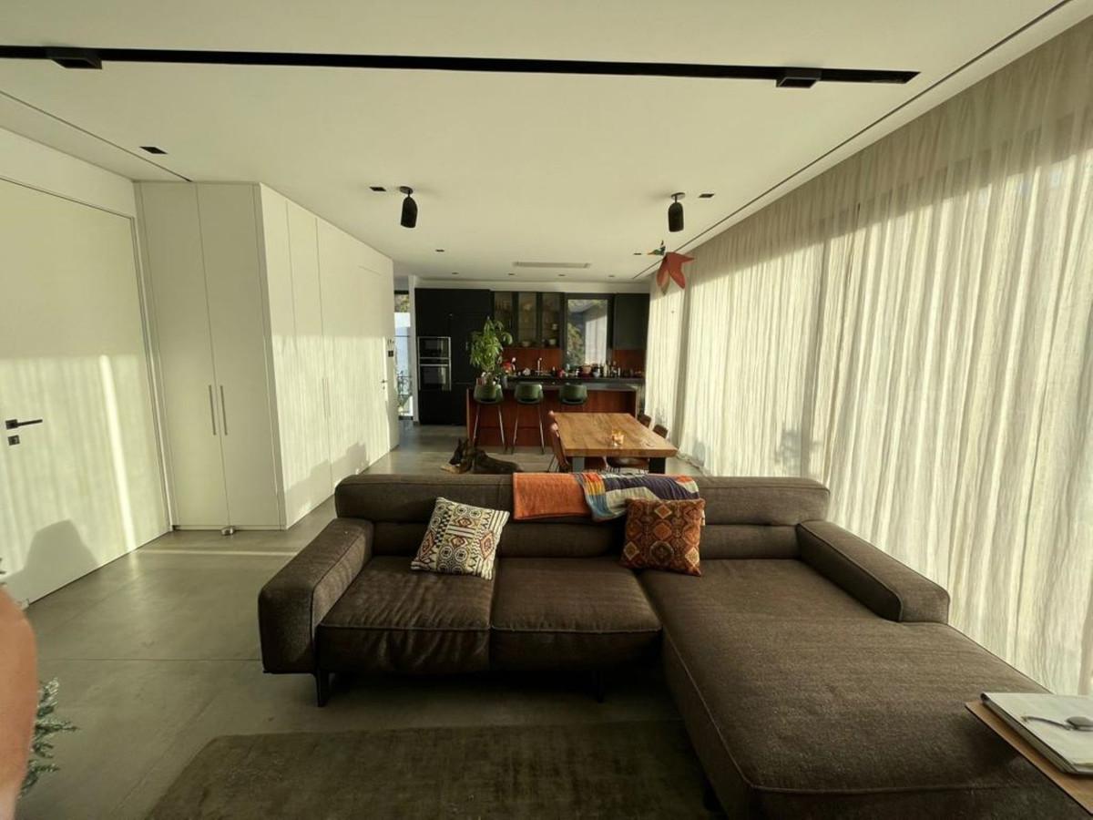 Villa for Sale in Benalmádena