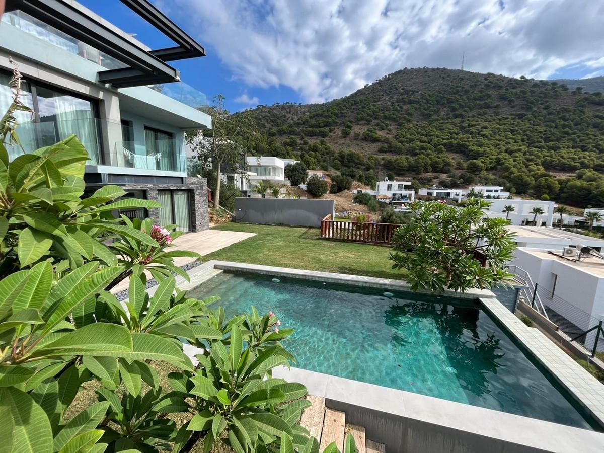 Villa for Sale in Benalmádena