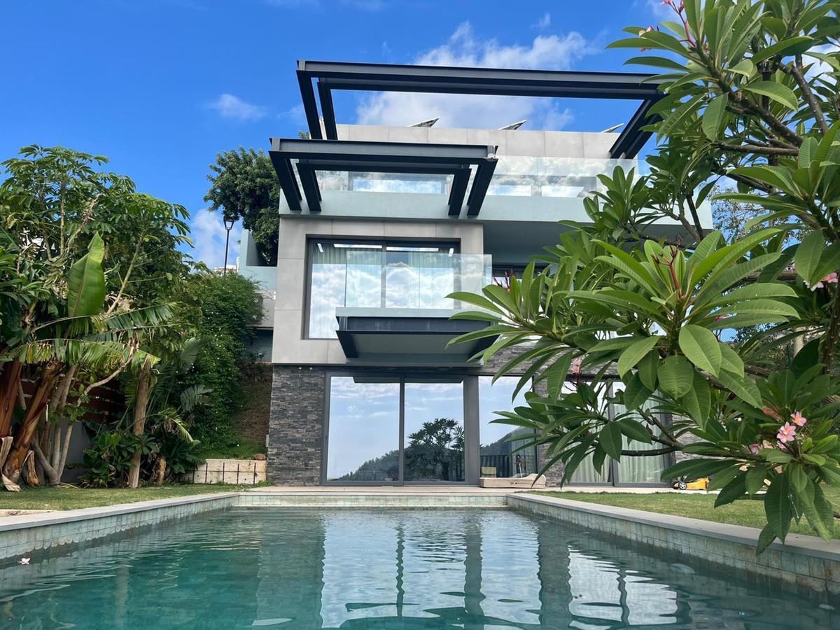 Villa for Sale in Benalmádena