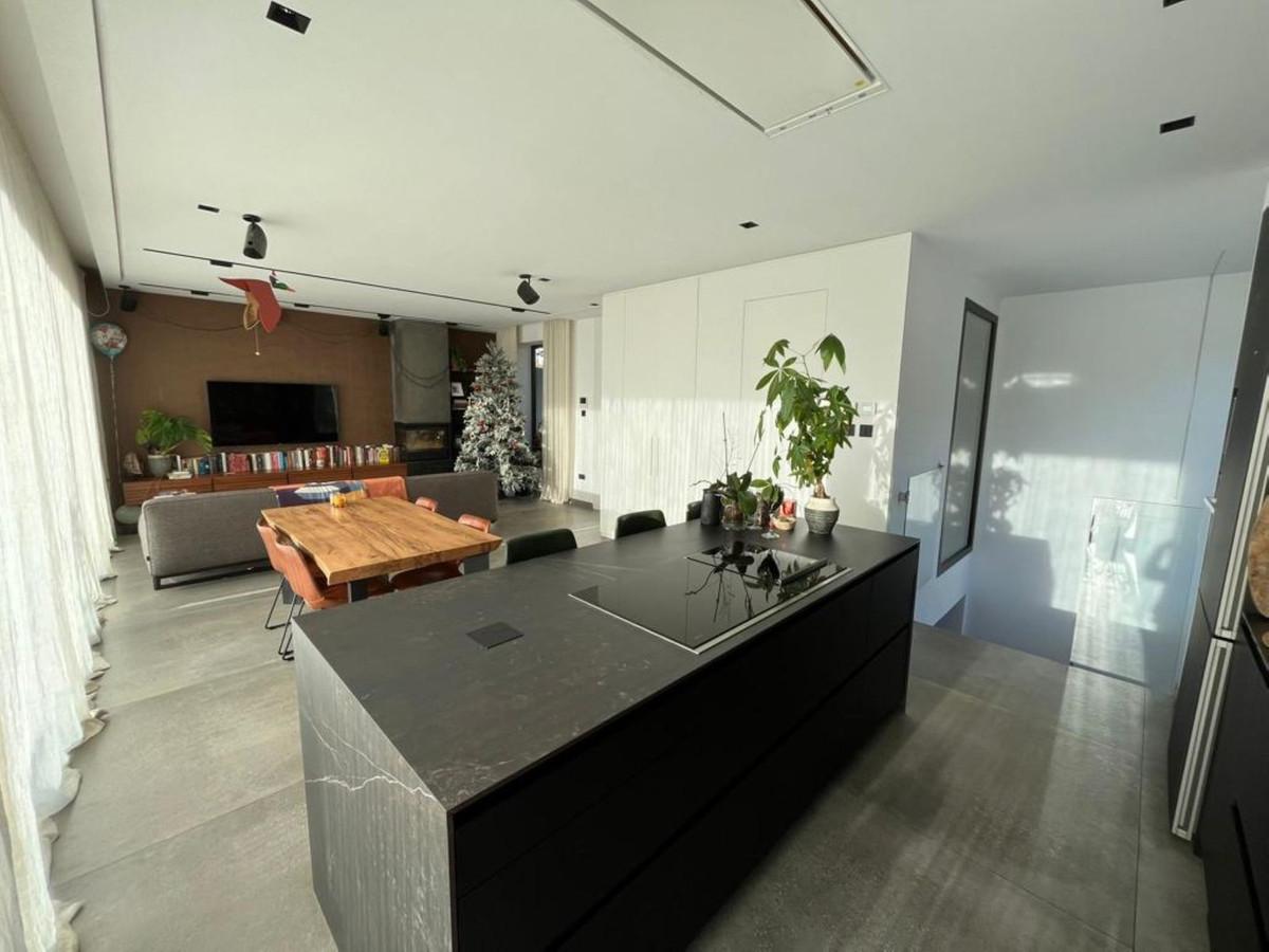 Villa for Sale in Benalmádena