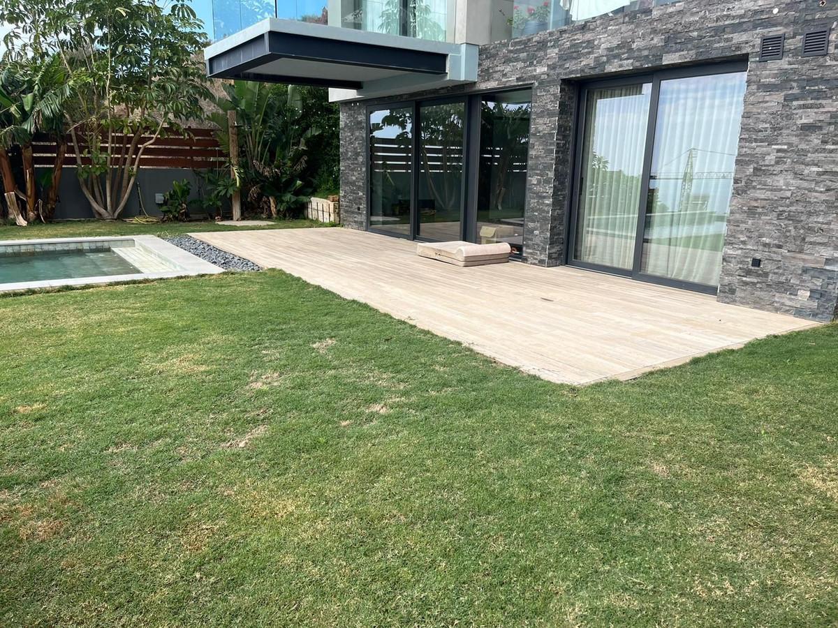 Villa for Sale in Benalmádena