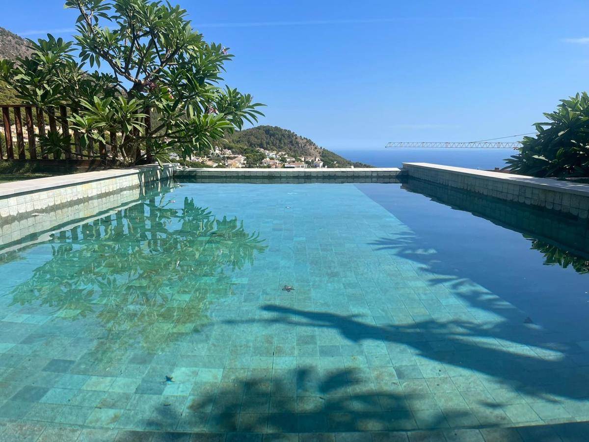 Villa for Sale in Benalmádena