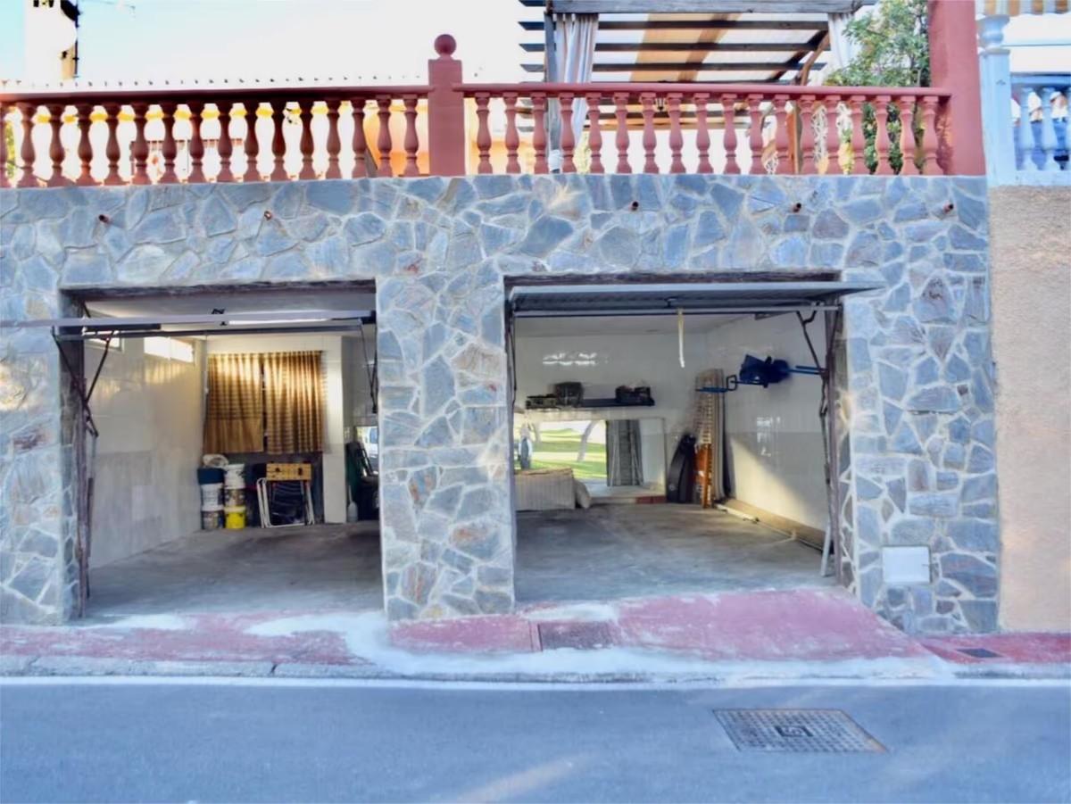 Villa for Sale in Benalmádena