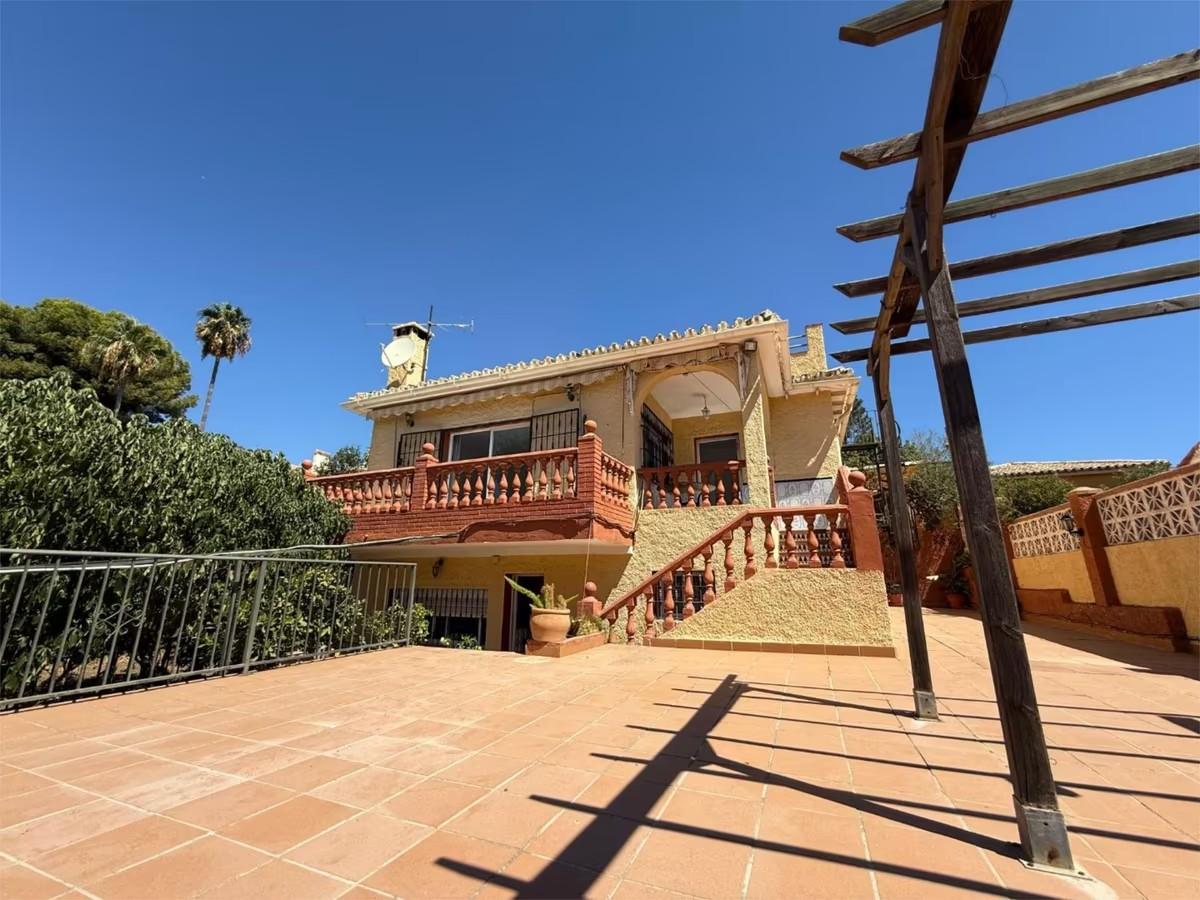 Villa for Sale in Benalmádena