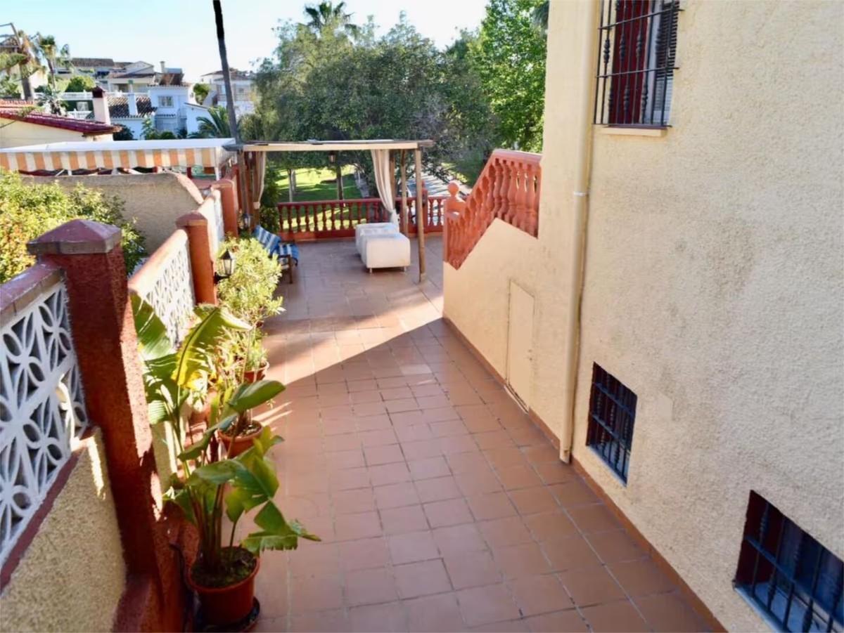 Villa for Sale in Benalmádena